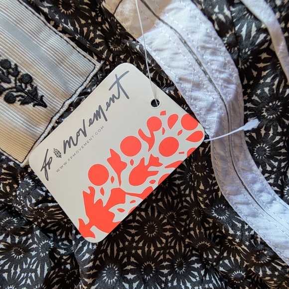 Free People Movement Variety Blues Women's Black Patterned Shorts. Large NWT - Picture 3 of 3